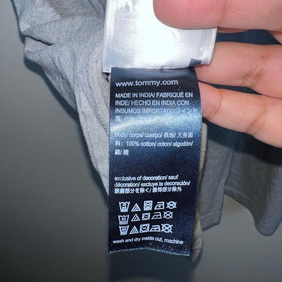 Tommy Hilfiger Men's XL Gray Graphic T-Shirt - Picture 4 of 6